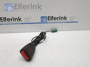 Used Front seatbelt buckle, right Volvo V60 I (FW/GW) 1.6 DRIVe Price € 20,00 Margin scheme offered by Auto Demontage Elferink B.V.