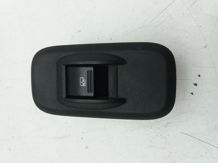 Usados Interruptor de ventanilla eléctrica Saab 9-7X 5.3i V8 AWD Precio € 25,00 Norma de margen ofrecido por Auto Demontage Elferink B.V.