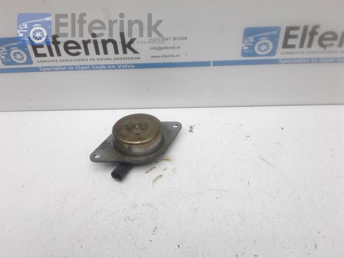 Camshaft adjuster from a Opel Corsa D 1.4 16V Twinport 2007