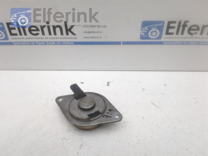 Camshaft adjuster from a Opel Corsa D 1.4 16V Twinport 2007