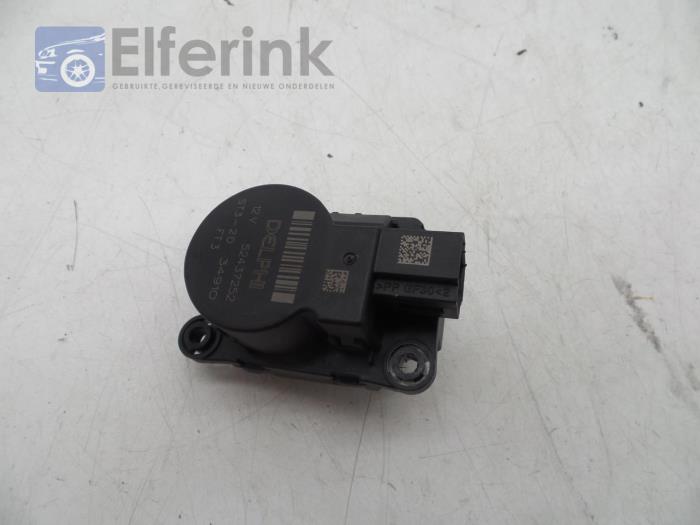 Electric heater valve from a Saab 9-5 (YS3G) 2.8 T XWD V6 24V 2011