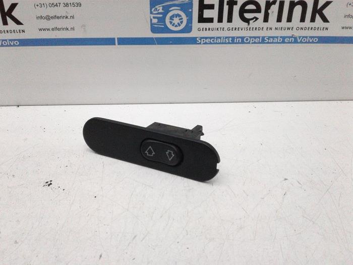 Usados Interruptor de ventanilla eléctrica Saab 9000 CS 2.3i 16V Turbo CSE Precio € 25,00 Norma de margen ofrecido por Auto Demontage Elferink B.V.