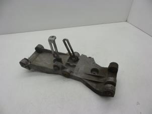 Usagé Support moteur Volvo 940 I Estate 2.0 Turbo Prix € 40,00 Règlement à la marge proposé par Auto Demontage Elferink B.V.