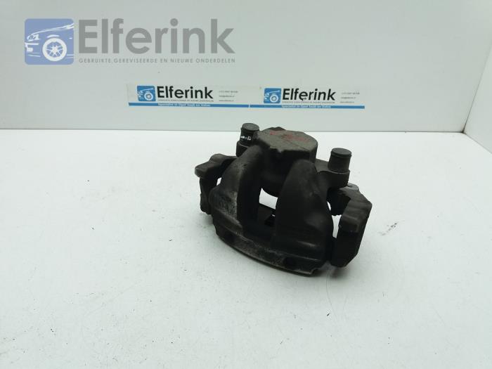 Front brake calliper, right from a Volvo V90 Cross Country (PZ) 2.0 D5 16V AWD 2018