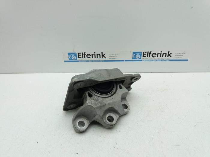 Used Engine mount Volvo V90 Cross Country (PZ) 2.0 D5 16V AWD Price € 50,00 Margin scheme offered by Auto Demontage Elferink B.V.