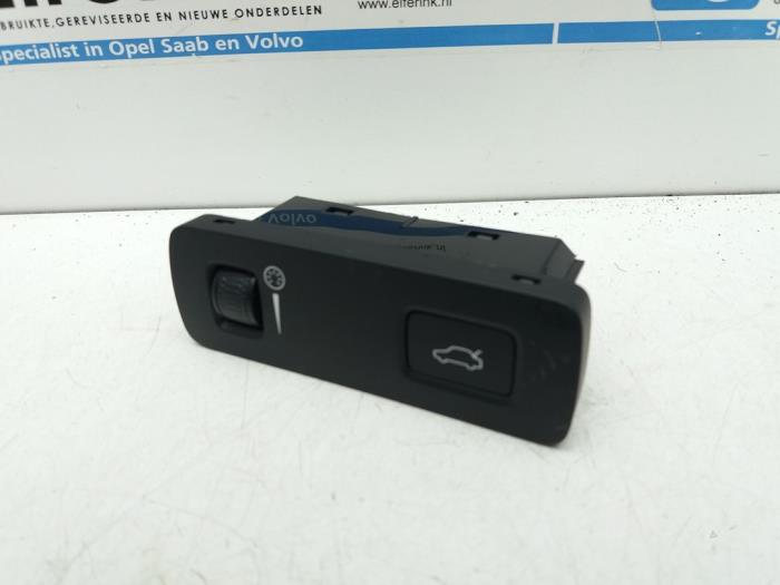 Używane Przelacznik Volvo V90 Cross Country (PZ) 2.0 D5 16V AWD Cena € 25,00 Procedura marży oferowane przez Auto Demontage Elferink B.V.