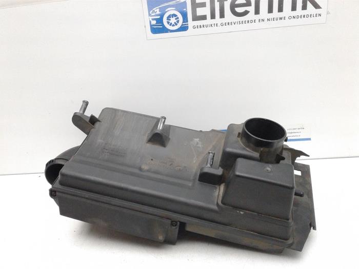 Begagnade Luftfilterhus Volvo C70 (MC) 2.4 20V Pris € 40,00 Marginaltabell erbjuds av Auto Demontage Elferink B.V.