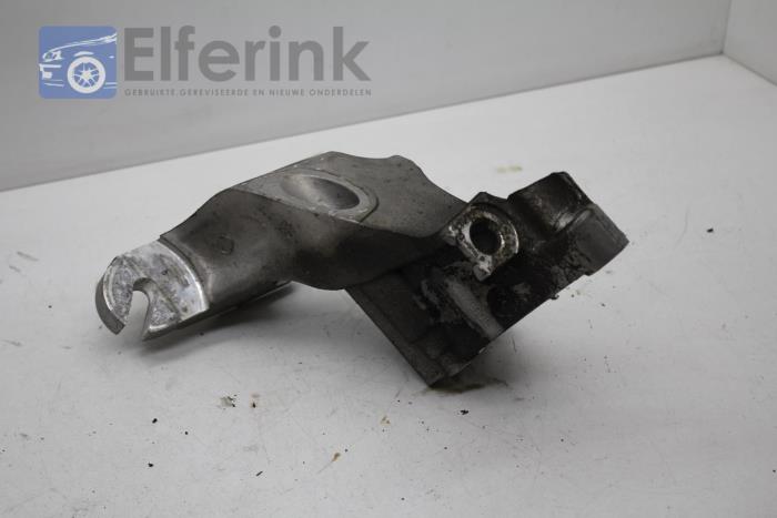 Gearbox mount from a Saab 9-5 (YS3E) 2.3 Turbo 16V Aero 2005