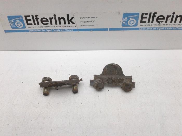 Usagé Kit boulons Saab 900 I 2.0 Prix € 25,00 Règlement à la marge proposé par Auto Demontage Elferink B.V.
