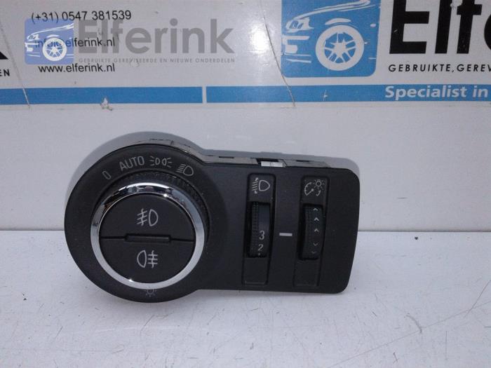 Light switch from a Opel Insignia 1.8 16V Ecotec 2009