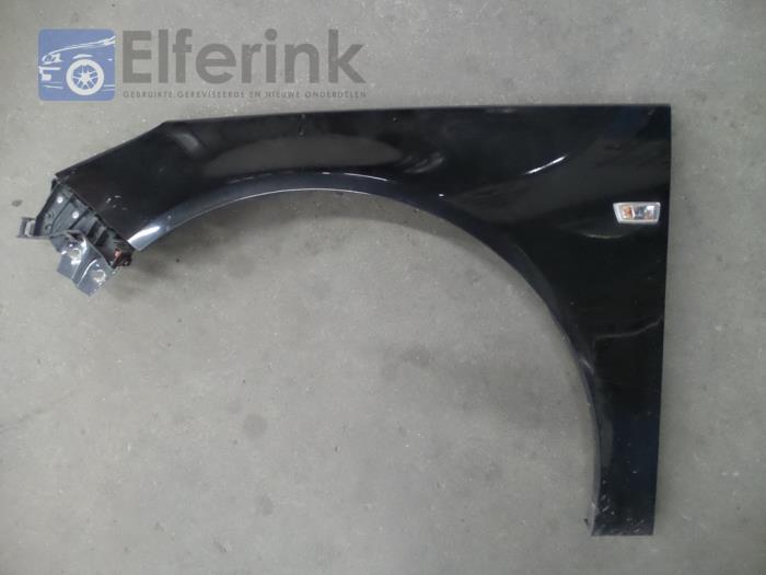 Front wing, left from a Opel Insignia Sports Tourer 2.0 CDTI 16V 160 Ecotec 2012