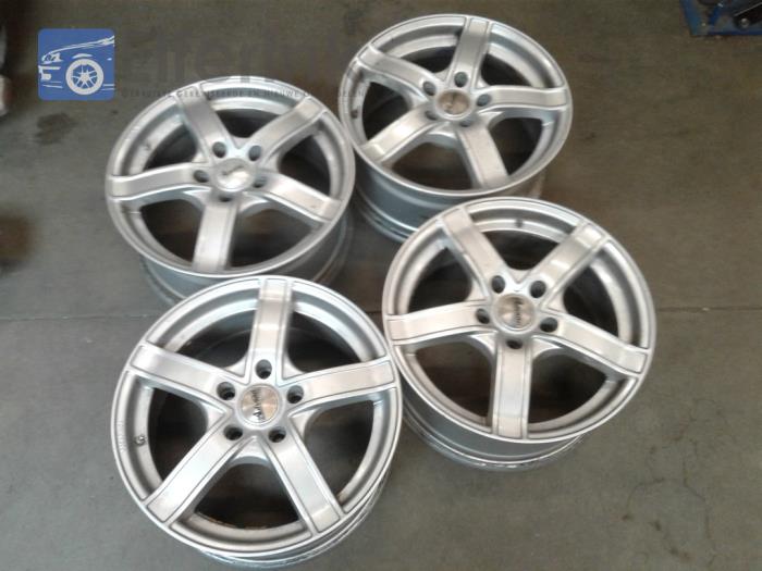 Set of wheels from a Saab 9-5 (YS3G) 2.0 T 16V 2012