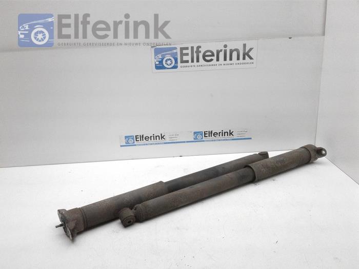 Shock absorber kit from a Volvo V40 Cross Country (MZ) 1.5 T3 16V Geartronic 2017