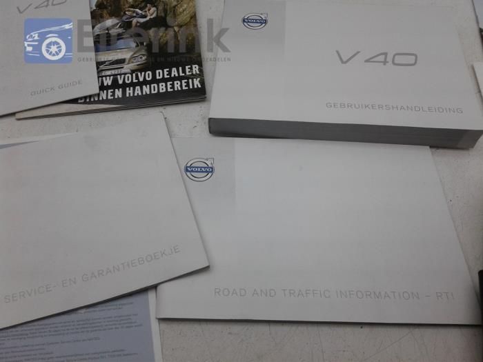 Instrucciones(varios) de un Volvo V40 (MV) 1.6 D2 2015