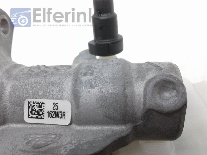 Master cylinder from a Volvo V40 Cross Country (MZ) 1.5 T3 16V Geartronic 2017