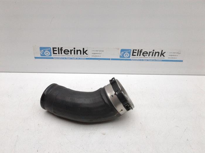 Gebrauchte Intercooler Schlauch Volvo V40 Cross Country (MZ) 1.5 T3 16V Geartronic Preis € 25,00 Margenregelung angeboten von Auto Demontage Elferink B.V.