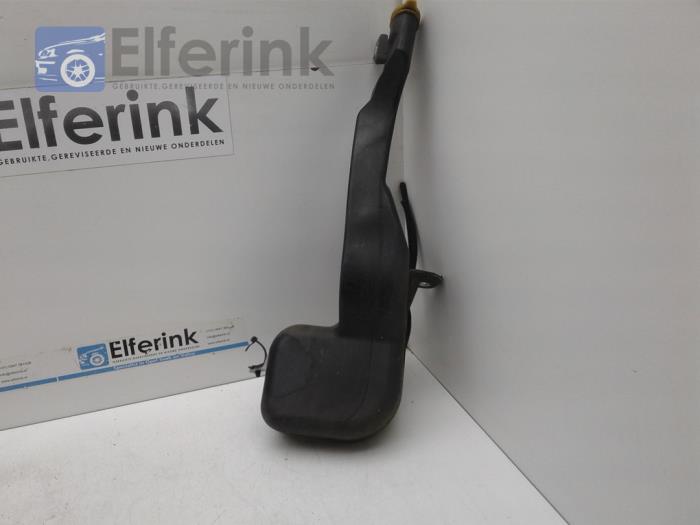 Front windscreen washer reservoir from a Opel Astra H (L48) 1.7 CDTi 16V 2005