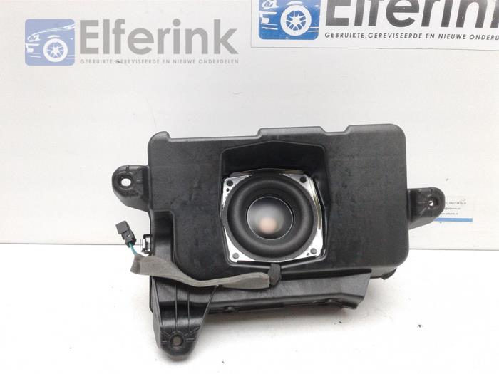 Subwoofer from a Opel Ampera-e 1.4 16V 2013