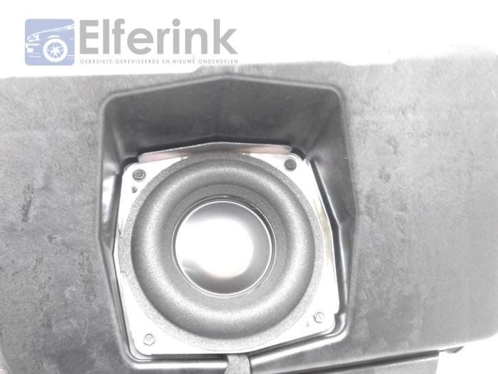 Subwoofer from a Opel Ampera-e 1.4 16V 2013