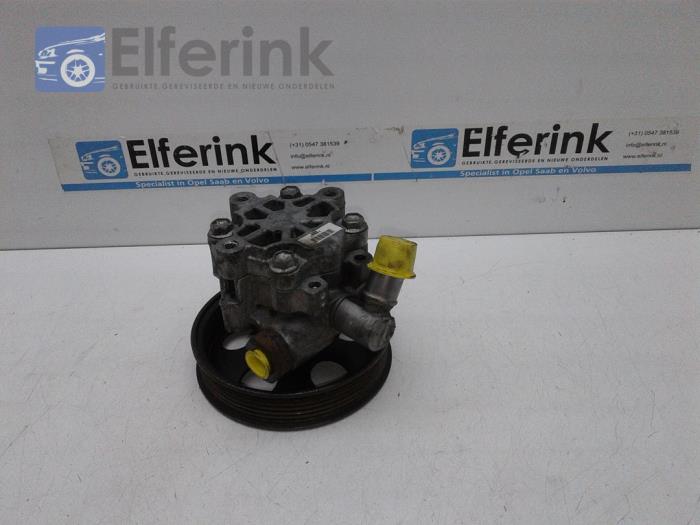 Power steering pump from a Opel Insignia Sports Tourer 2.0 Turbo 16V Ecotec 2009