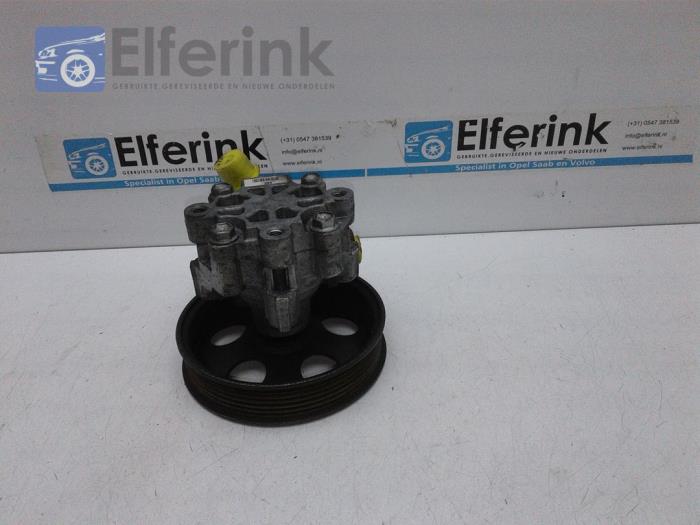 Power steering pump from a Opel Insignia Sports Tourer 2.0 Turbo 16V Ecotec 2009