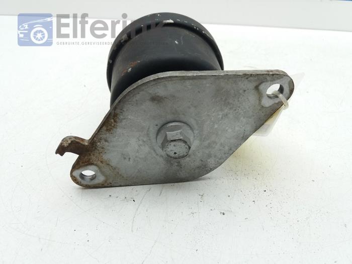 Engine mount from a Saab 9-5 (YS3E) 2.3t 16V 1997