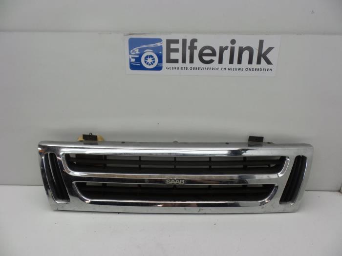 Używane Grill Saab 9000 CS 2.3i 16V Cena € 40,00 Procedura marży oferowane przez Auto Demontage Elferink B.V.