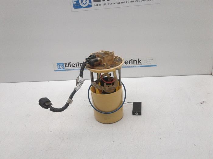 Usagé Pompe à carburant Opel Corsa E 1.3 CDTi 16V ecoFLEX Prix € 40,00 Règlement à la marge proposé par Auto Demontage Elferink B.V.