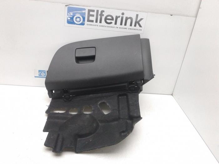 Begagnade Handskfack Opel Corsa E 1.3 CDTi 16V ecoFLEX Pris € 25,00 Marginaltabell erbjuds av Auto Demontage Elferink B.V.