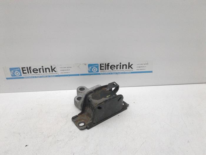Engine mount from a Opel Corsa E 1.3 CDTi 16V ecoFLEX 2015