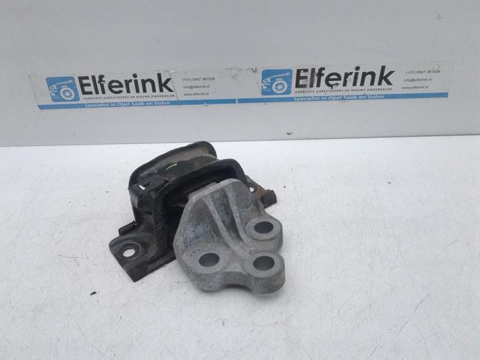 Usagé Support moteur Opel Corsa E 1.3 CDTi 16V ecoFLEX Prix € 25,00 Règlement à la marge proposé par Auto Demontage Elferink B.V.
