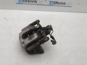 Begagnade Bakre bromsok, höger Opel Astra K Sports Tourer 1.2 Turbo 12V Pris € 50,00 Marginaltabell erbjuds av Auto Demontage Elferink B.V.