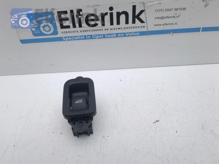 Electric window switch from a Volvo V60 I (FW/GW) 2.0 D4 16V 2015