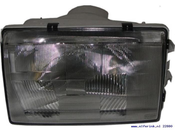 Nowe Reflektor lewy Volvo 2-Serie Cena € 90,75 Z VAT oferowane przez Auto Demontage Elferink B.V.