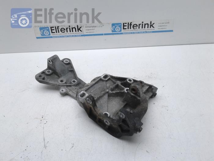 Engine mount from a Volvo V70 (BW) 2.4 D5 20V 2007