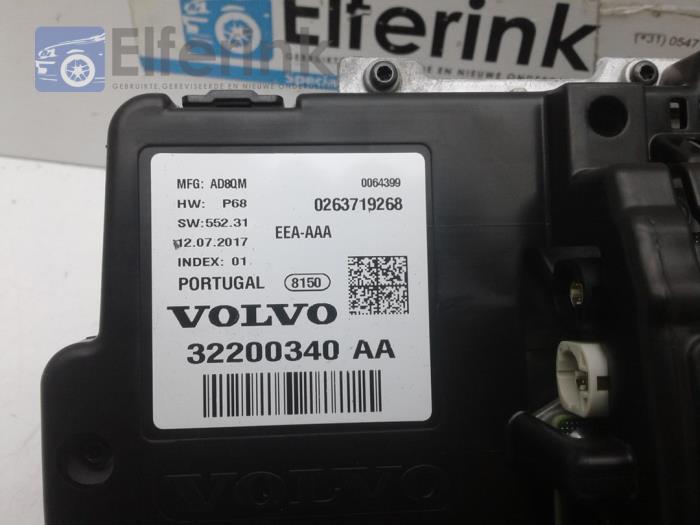 Cuentakilómetros de un Volvo XC90 II 2.0 T6 16V AWD 2018