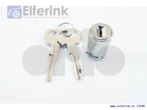 Neue Zündschloss + Schlüssel Saab 900 Preis € 145,20 Mit Mehrwertsteuer angeboten von Auto Demontage Elferink B.V.