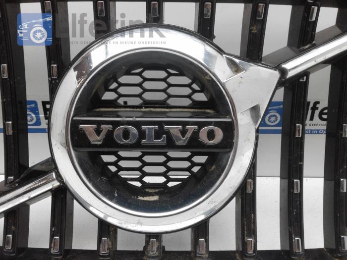 Calandre d'un Volvo V90 Cross Country (PZ) 2.0 D4 16V AWD 2017