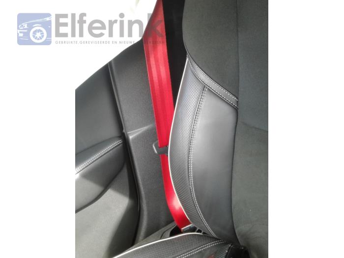 Set of front seatbelts from a Volvo V40 (MV) 2.0 D4 16V 2016