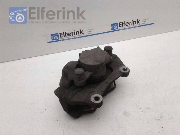 Front brake calliper, right from a Volvo V90 Cross Country (PZ) 2.0 D4 16V AWD 2017