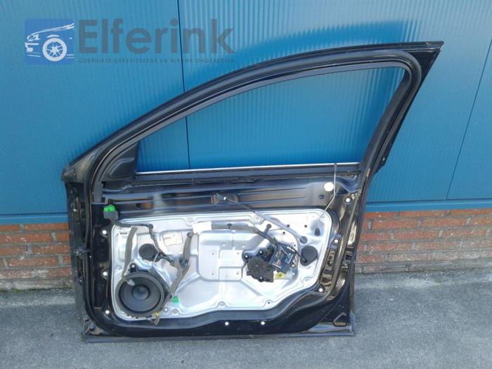 Front door 4-door, right from a Volvo V70 (BW) 1.6 DRIVe,D2 2014