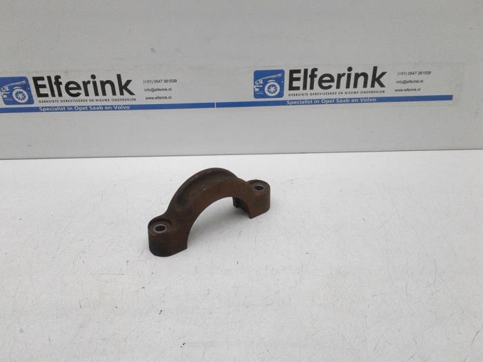 Drive shaft support bearing and bracket