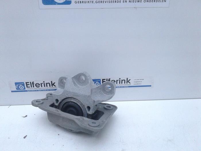 Used Engine mount Volvo V90 Cross Country (PZ) 2.0 T5 16V AWD Price € 50,00 Margin scheme offered by Auto Demontage Elferink B.V.
