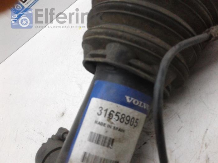 Front shock absorber rod, left from a Volvo XC90 II 2.0 T8 16V Twin Engine AWD 2015
