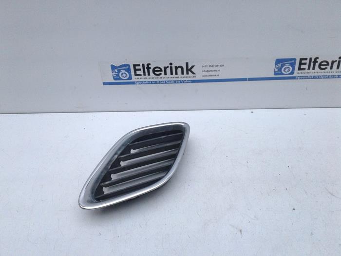 Używane Grill Saab 9-3 II (YS3F) 2.0T 16V Cena € 25,00 Procedura marży oferowane przez Auto Demontage Elferink B.V.