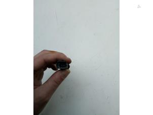Engine temperature sensor from a Saab 9-3 I (YS3D) 2.2 TiD 16V 1998