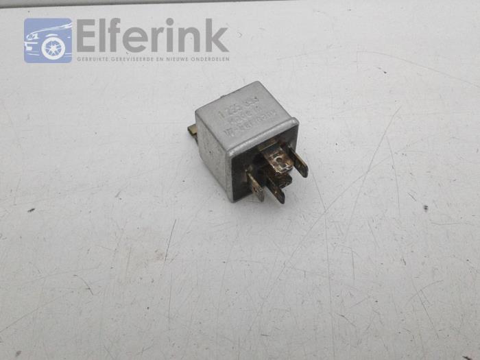 Relay from a Volvo 240/245 240 Polar 1992