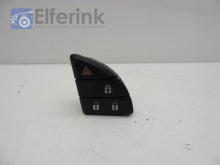 Panic lighting switch from a Saab 9-5 (YS3G) 2.8 T XWD V6 24V 2011