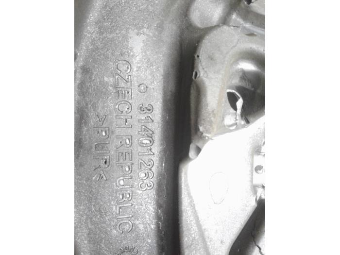 Engine cover Volvo V60 I 2.4 D6 20V Plug-in Hybrid AWD - 31411263 D82PHEV