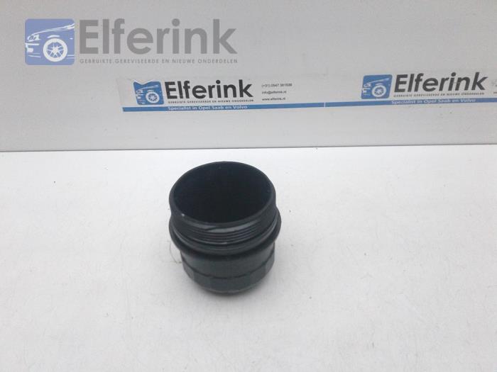 Oil filter holder from a Volvo XC90 II 2.0 T8 16V Twin Engine AWD 2015
